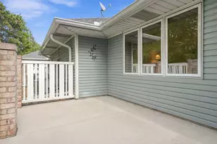 1053 Royal Ct, Shoreview, MN 55126 - Photo 7