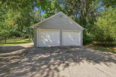1805 Oakview Lane N, Plymouth, MN 55441 - Photo 35