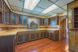 218 W 3rd St, Fairmont, MN 56031 - Photo 9