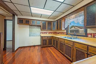 218 W 3rd St, Fairmont, MN 56031 - Photo 11
