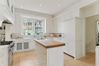 2308 W Lake Of The Isles Parkway, Minneapolis, MN 55405 - Photo 19