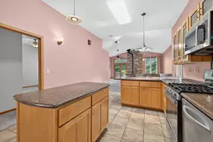 412 Hazel St N, Saint Paul, MN 55119 - Photo 15