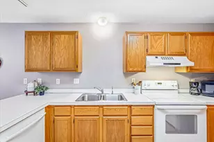4068 Wilshire Cir, Shoreview, MN 55126 - Photo 13