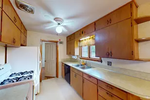 204 Fairview Dr, Albert Lea, MN 56007 - Photo 7