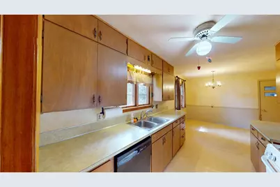 204 Fairview Drive, Albert Lea, MN 56007 - Photo 9