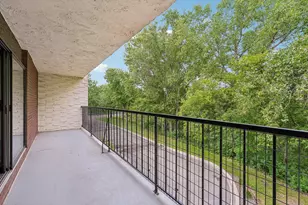 2445 Londin Ln E, Maplewood, MN 55119 - Photo 23