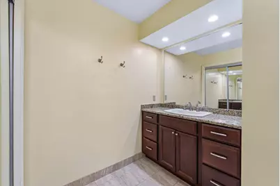 2445 Londin Lane E #202, Maplewood, MN 55119 - Photo 17