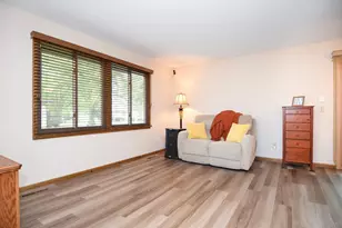 8724 N Maplebrook Cir, Brooklyn Park, MN 55445 - Photo 5