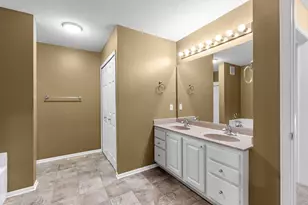 320 Willoughby Way W, Minnetonka, MN 55305 - Photo 31