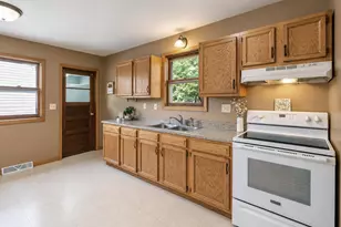709 8th Ave SE, Waseca, MN 56093 - Photo 9