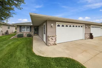 1812 Clubhouse Drive NE, Stewartville, MN 55976 - Photo 3