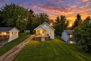 907 N Baird Ave, Fergus Falls, MN 56537 - Photo 1