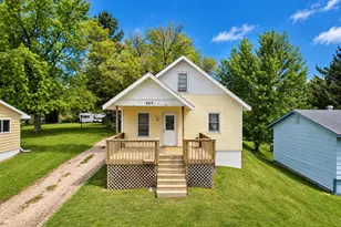 907 N Baird Ave, Fergus Falls, MN 56537 - Photo 3