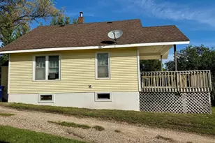 907 N Baird Ave, Fergus Falls, MN 56537 - Photo 7