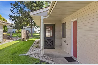 545 Graham Street SW, Hutchinson, MN 55350 - Photo 3