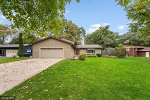 1003 Shady Oak Dr, North Mankato, MN 56003 - Photo 1