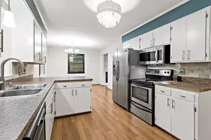 405 Creek Ln, Chaska, MN 55318 - Photo 11