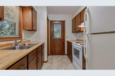 2810 Hallie Lane, Eau Claire, WI 54703 - Photo 3