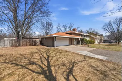833 Lewis Place, Saint Cloud, MN 56301 - Photo 3