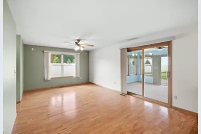 474 10th Avenue SW, Wells, MN 56097 - Photo 7