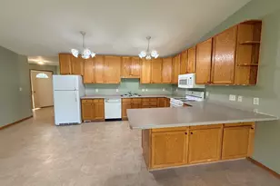 610 Meadows Dr, Hammond, WI 54015 - Photo 5