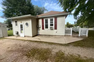 1218 7 1/2 Street SW, Willmar, MN 56201 - Photo 3