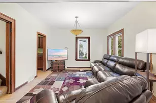 208 W Maple St, Roberts, WI 54023 - Photo 9