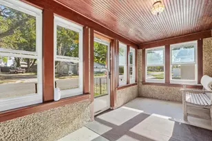 208 W Maple St, Roberts, WI 54023 - Photo 7