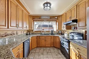 1408 Gray Dr, Hibbing, MN 55746 - Photo 9