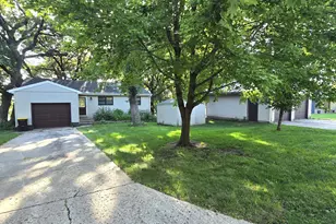 409 W Amber Lake Dr W, Fairmont, MN 56031 - Photo 3