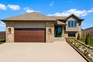 2916 Frank St, Maplewood, MN 55109 - Photo 1