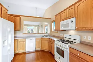 536 Holly Ln N, Oakdale, MN 55128 - Photo 9