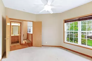 536 Holly Ln N, Oakdale, MN 55128 - Photo 17