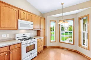 536 Holly Ln N, Oakdale, MN 55128 - Photo 11