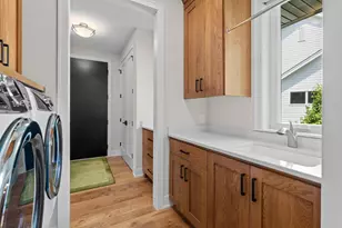 7061 Highland Ct, Eden Prairie, MN 55346 - Photo 5