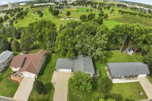 1412 18th St SW, Willmar, MN 56201 - Photo 3