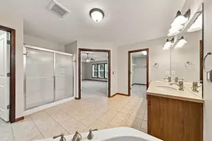 2109 Rockridge Cir, Shakopee, MN 55379 - Photo 39