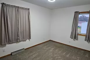 713 S Elm St, Lamberton, MN 56152 - Photo 11