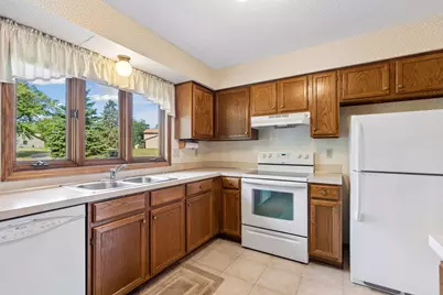 15331 39th Avenue N, Plymouth, MN 55446 - Photo 7