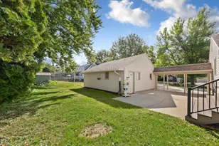 805 9th Ave NE, Waseca, MN 56093 - Photo 13