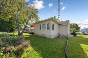805 9th Ave NE, Waseca, MN 56093 - Photo 15