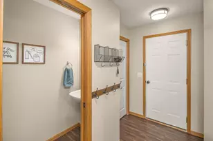 1665 Lexington Ln, Shakopee, MN 55379 - Photo 17