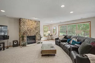 9753 Wedgewood Cir, Woodbury, MN 55125 - Photo 45