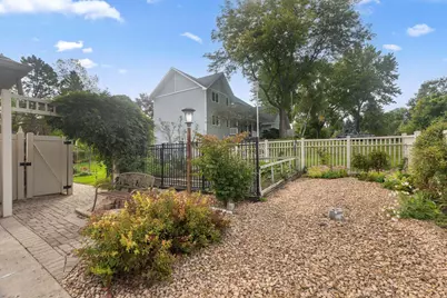 525 Sycamore Circle, Plymouth, MN 55441 - Photo 9