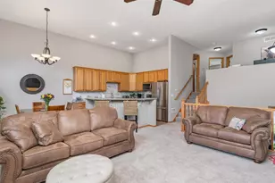 2955 Wyndam Ct, Shakopee, MN 55379 - Photo 3