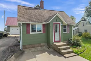 514 Maple Dr, Spring Grove, MN 55974 - Photo 1