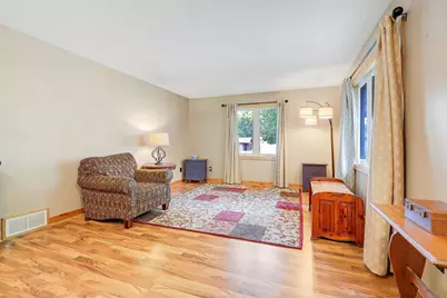1065 Minnesota Street S, Shakopee, MN 55379 - Photo 3