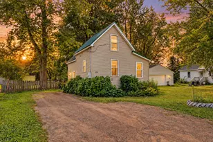 204 Noble St, Hinckley, MN 55037 - Photo 1