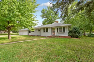 815 Court Ave, Gaylord, MN 55334 - Photo 1