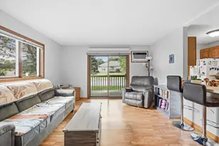 925 Bahls Dr, Hastings, MN 55033 - Photo 3